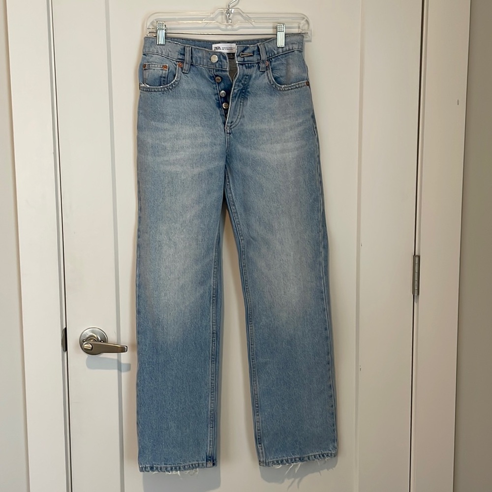 ZARA STRAIGHT LEG LIGHT WASH JEANS